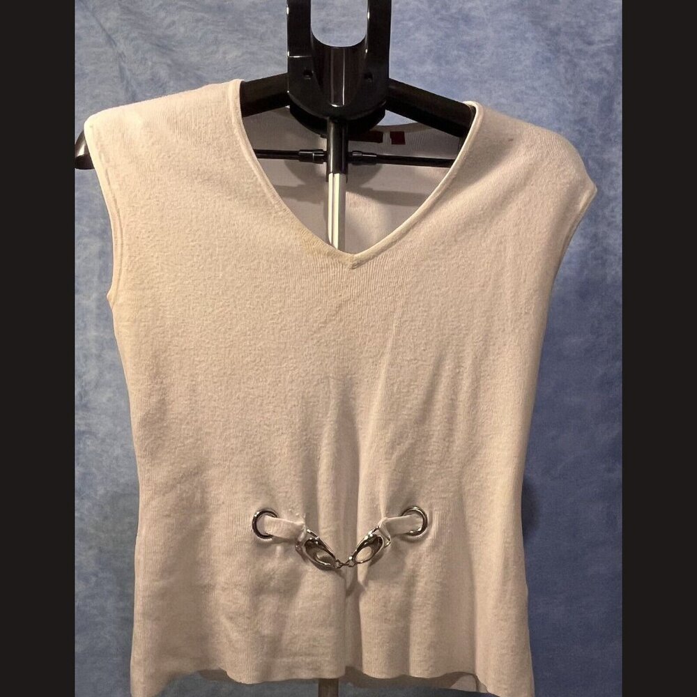 Red Shirt In White Size Small‎